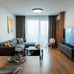 Luxury Center - Parking Included Apartment *
