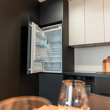 Luxury Center - Parking Included Apartment *