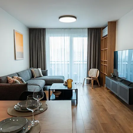 Luxury Center - Parking Included Апартаменты *
