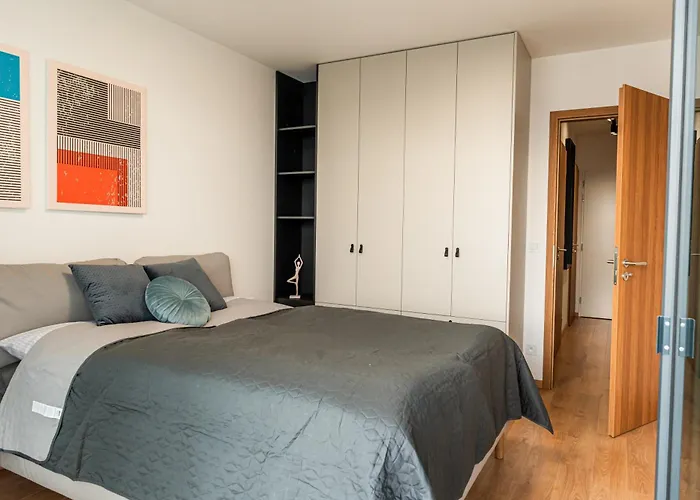 Luxury Center - Parking Included *