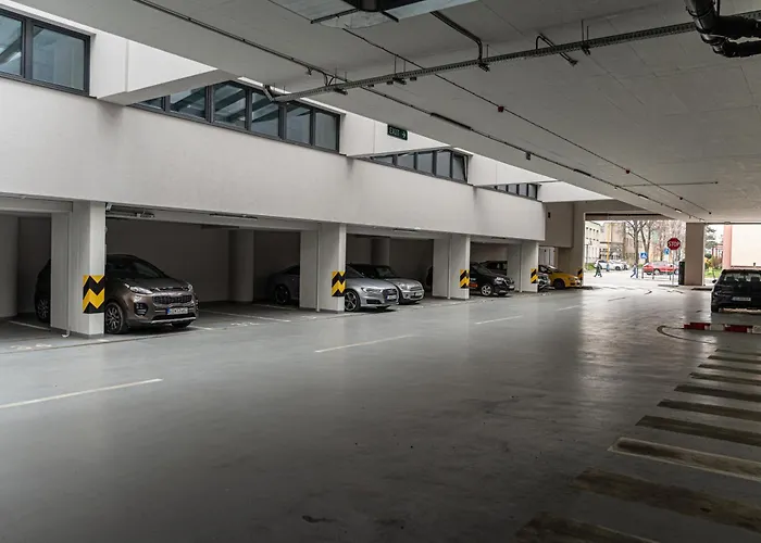 Luxury Center - Parking Included * كَشّا