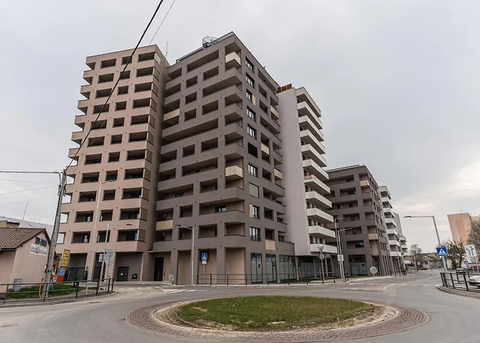 Luxury Center - Parking Included *