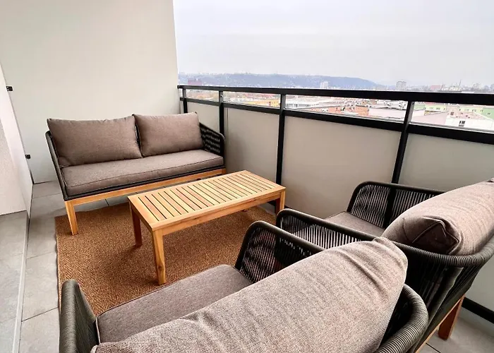 Luxury Center - Parking Included Lägenhet